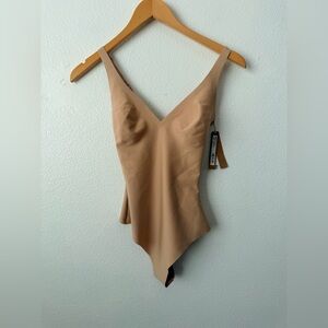 SKIMS Body Plunge Bodysuit Clay Size S NWT Seamless Shapewear